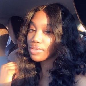 Meet your Posher, Tiarah